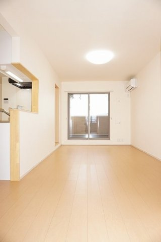 コーポ・サンピアの居間・リビング