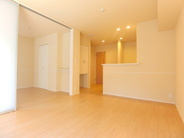 エーデルガーデン小金井の居間・リビング|★2面採光で明るいリビング★