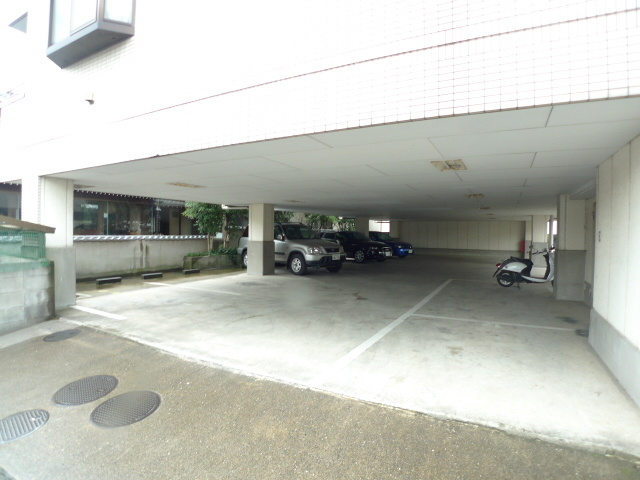 八柱ヴィレッジの駐車場