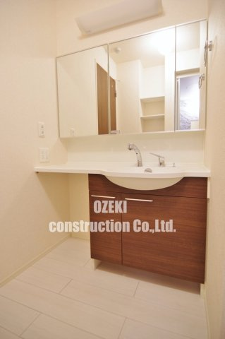 ロイジェントパークスレイクタウンNの独立洗面台