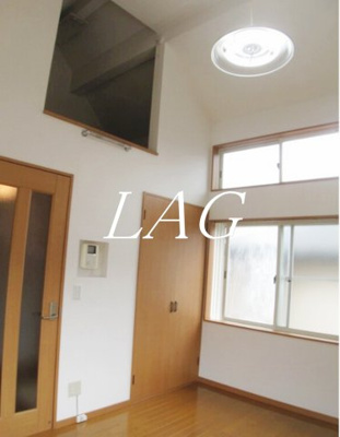 【居間・リビング】 | メゾンフラワー和泉 | 洋室のお部屋です。