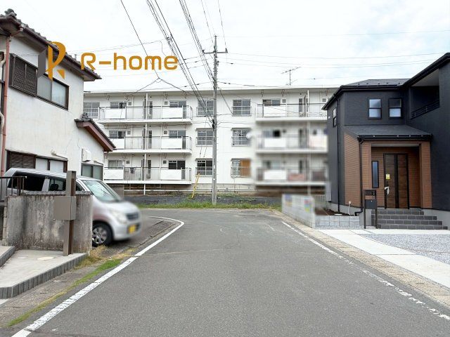 古河市三和　新築戸建て　1号棟の前面道路含む現地写真|堂々！建物完成♪実際のお部屋をご見学可能です♪
ご見学が一番の資料！お気軽にお問い合わせ下さい♪
