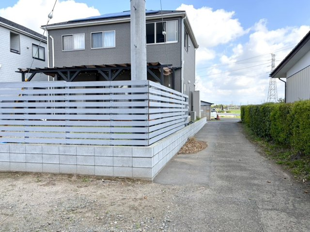 【中古戸建】伊勢崎市上蓮町の外観|■外観｜永く住むほどに愛着を深める、味わい豊かなデザインです。