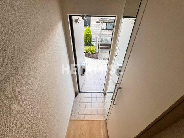 グランドソレイユ戸石の玄関