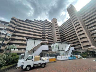 【外観】 | メゾンドール堺 | 南東向きのバルコニーはお洗濯物やお布団を気持ちよく干せそうです♪