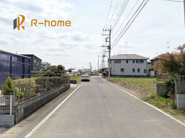 古河市三和　新築戸建て　2号棟の前面道路含む現地写真|周辺環境も併せて案内致します♪
閑静な住宅地で笑顔あふれる新生活！
ぜひ現地へお越しください♪