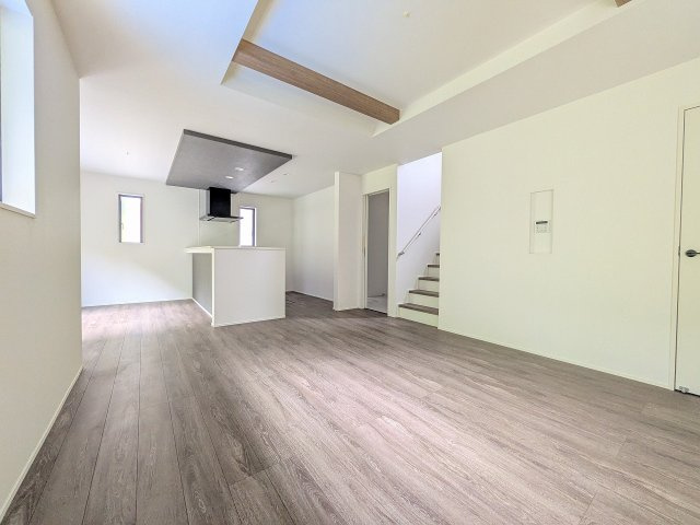 八王子市　弐分方町　新築一戸建て　５期の居間・リビング|～18.0帖の明るいLDKで、家族団欒の時間をお過ごしいただけます～