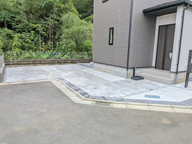 八王子市　弐分方町　新築一戸建て　５期の駐車場|～並列2台駐車可能カースペース～