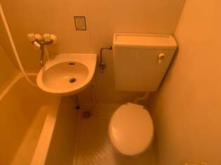 浴室内にトイレがあります☆