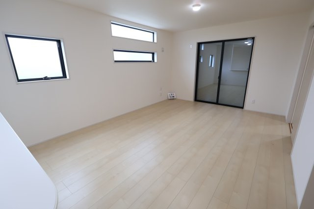 《仲介手数料無料》川越市上野田町13-26新築一戸建てリーブルガーデンの居間・リビング
