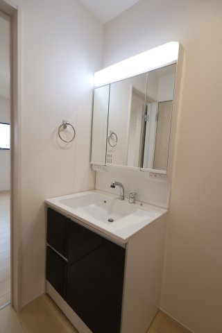 《仲介手数料無料》川越市上野田町13-26新築一戸建てリーブルガーデンの独立洗面台