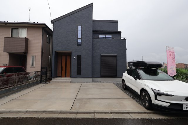 《仲介手数料無料》川越市上野田町13-26新築一戸建てリーブルガーデンの外観|撮影日 2026年7月5日 15:00 雨