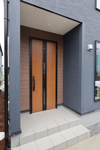 《仲介手数料無料》川越市上野田町13-26新築一戸建てリーブルガーデンの玄関