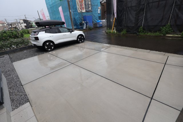 《仲介手数料無料》川越市上野田町13-26新築一戸建てリーブルガーデンの駐車場