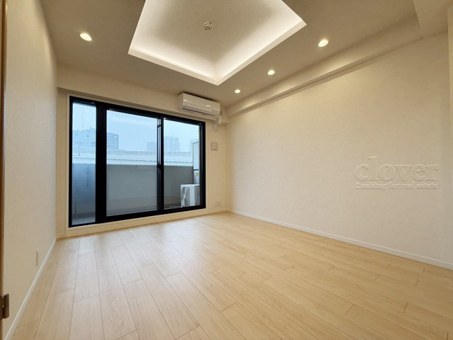 【居間・リビング】 | クレストフォルム田町ベイフロントスクエア | くつろぎの空間であるLDKの様子。安心してくつろげるよう派手さは控えて、さりとて地味すぎもせず、あなたの生活を彩ってくれます。～即日のご見学可能～　お問合せはお気軽にどうぞ。