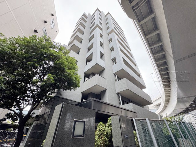 【現況写真】 | クレストフォルム田町ベイフロントスクエア | 私たち不動産業スタッフは、よく「いい面構えの建物です」「雰囲気ありますねえ」という言葉を使いますが、当マンションもまさにそのような姿で佇んでいます。～即日のご見学可能～　お問合せはお気軽にどうぞ。