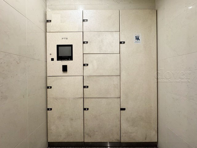 【設備】 | クレストフォルム田町ベイフロントスクエア | 仕事をしたり、家をあけがちな人にとっては必須となる、宅配BOX。ネット通販や宅配サービスの利用頻度が高い人にとっても、うれしい設備です。～即日のご見学可能～　お問合せはお気軽にどうぞ。
