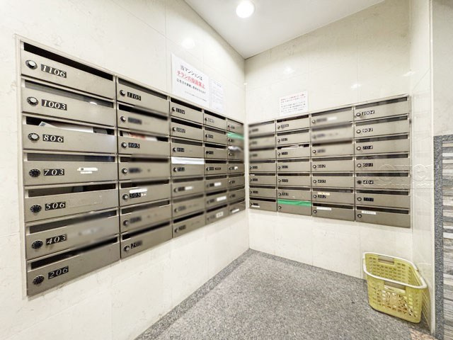 【設備】 | クレストフォルム田町ベイフロントスクエア | 郵便物を受け入れる住民共用のポスト。「集合ポスト」とも呼びます。ここもまた、マンションの「顔」のひとつです。～即日のご見学可能～　お問合せはお気軽にどうぞ。