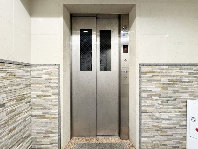 【設備】 | クレストフォルム田町ベイフロントスクエア | 無いと困ってしまう設備の筆頭がエレベーター。定期的なメンテナンスが必要な大型機械です。よく整備されていることをご確認ください。～即日のご見学可能～　お問合せはお気軽にどうぞ。