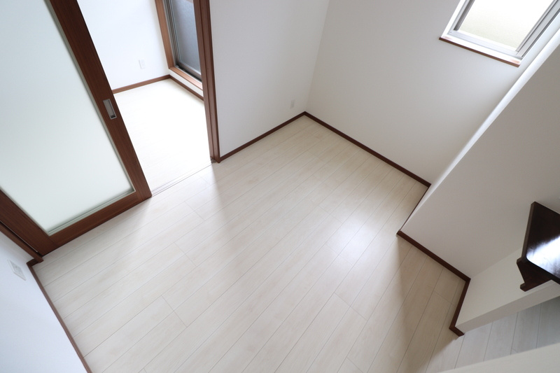 ラフィーナ大橋の洋室|☆白を基調☆リラックス効果で温かみと柔らかさを兼ね備えたフローリングです♪