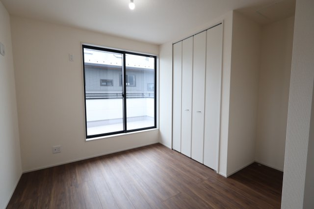 《仲介手数料無料》川越市上野田町13-26新築一戸建てリーブルガーデンの洋室|2階 5帖