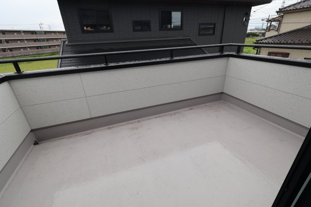 《仲介手数料無料》川越市上野田町13-26新築一戸建てリーブルガーデンのバルコニー