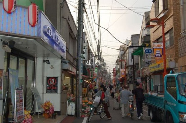 中野区弥生町４丁目のアパートの周辺