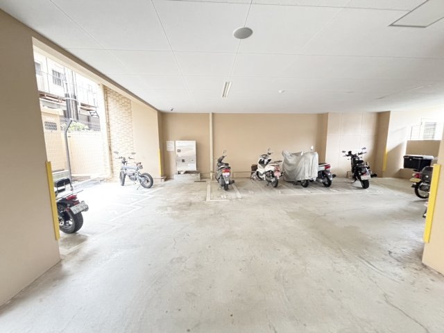 プレサンス神戸和田岬ステーションフロントの駐車場