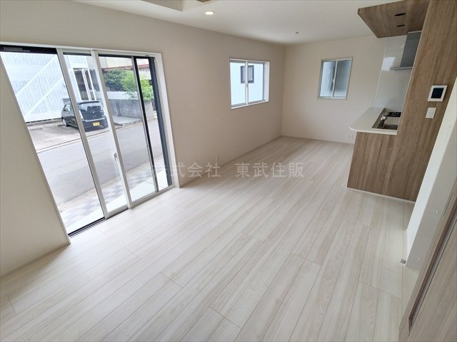 【居間・リビング】 | 川越市今福　全１棟 | 使いやすい17.12帖のリビングです