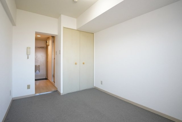 【洋室】 | ホーユウコンフォルト白楽　Ａ棟