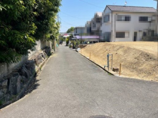 【前面道路含む現地写真】