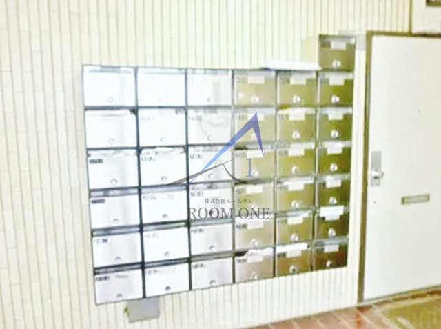 メゾン・ド・レクトゥールのその他共用部分|集合ポストです。