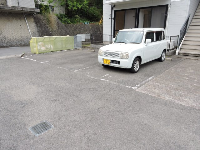 アーバンハイツAの駐車場