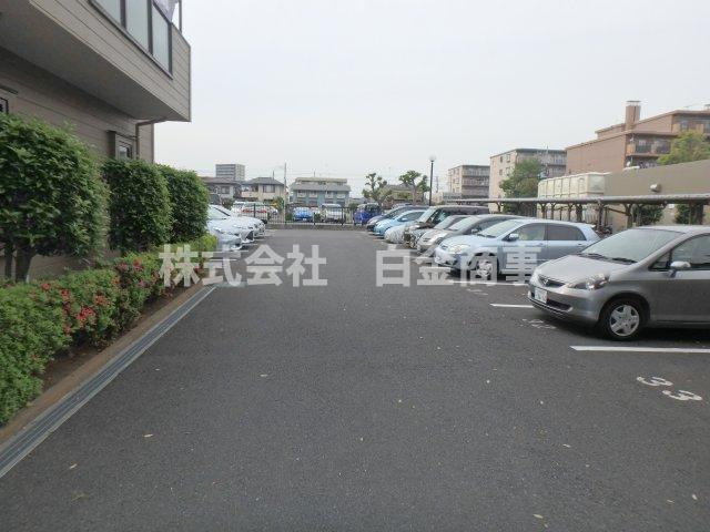 コスモ若葉ナチュールの駐車場