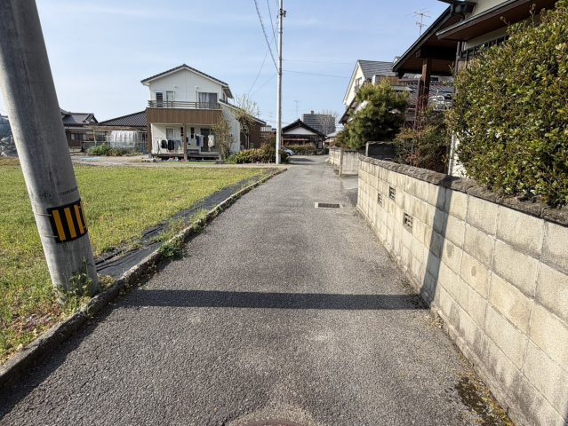 西条市大町1405-1　1406-1　土地の前面道路含む現地写真