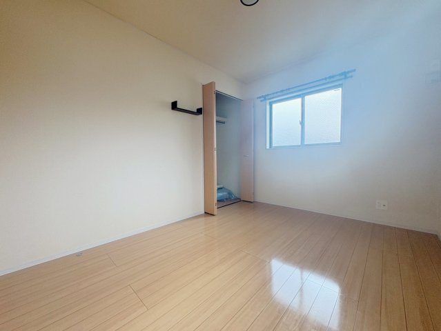 中古戸建・中古住宅　郡山市名倉　桜小学校・第三中学校の洋室|全居室収納完備！お荷物が多くても安心です！