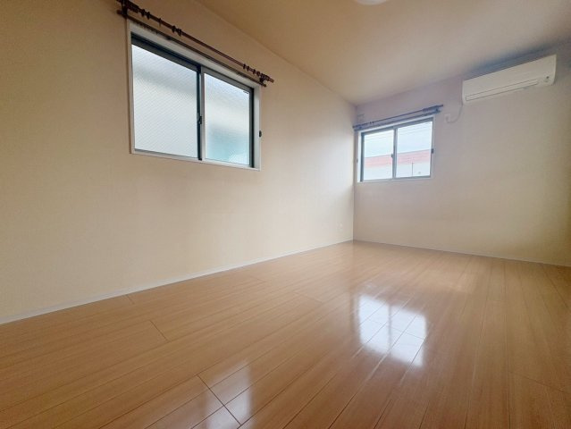 中古戸建・中古住宅　郡山市名倉　桜小学校・第三中学校の洋室|広々としておりご夫婦の主寝室としておすすめです！