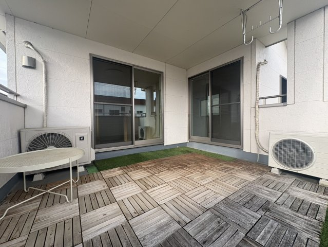 中古戸建・中古住宅　郡山市名倉　桜小学校・第三中学校のバルコニー|2部屋から行き来ができるバルコニー！