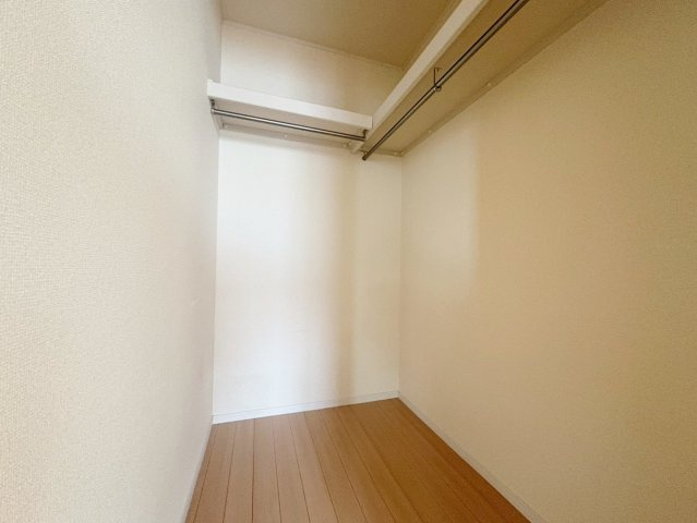 中古戸建・中古住宅　郡山市名倉　桜小学校・第三中学校の収納|WICはハンガーパイプがついているので衣類がきれいに整理整頓できます！