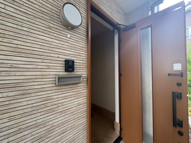 中古戸建・中古住宅　郡山市名倉　桜小学校・第三中学校の玄関|モニター付きインターホンで訪問者を確認できるので、防犯対策やプライバシー保護など安心です！