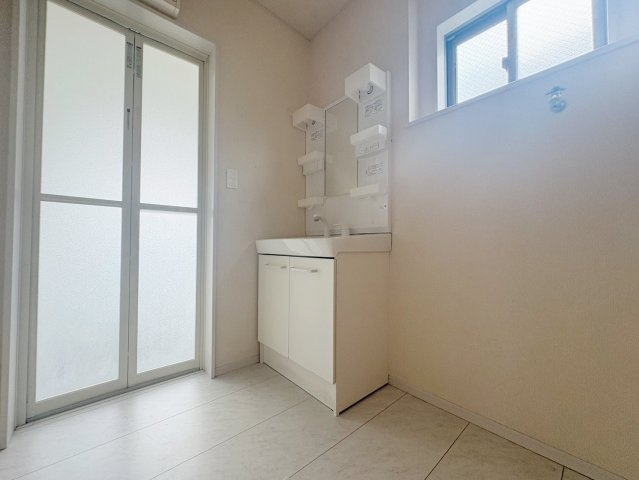 中古戸建・中古住宅　郡山市名倉　桜小学校・第三中学校の独立洗面台