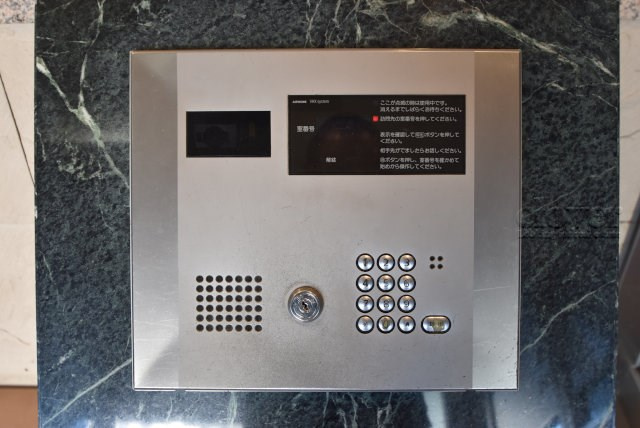 【防犯設備】 | ランジュ2000 Ohjima | モニター（カメラ）付きのオートロックが備えられています。建物のセキュリティ能力の高さは、欠かすことのできないチェックポイントになります。～即日のご見学可能～　お問合せはお気軽にどうぞ。
