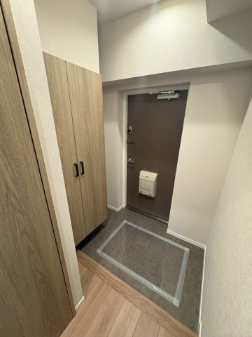 歌敷山ダイヤハイツの玄関|収納もある玄関です