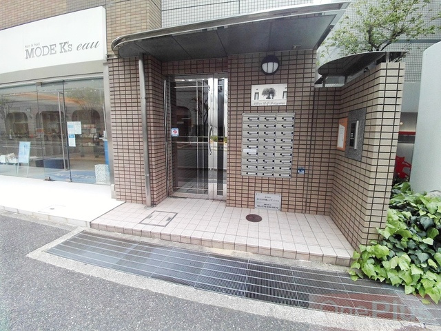 ミリオンベル本山のエントランス