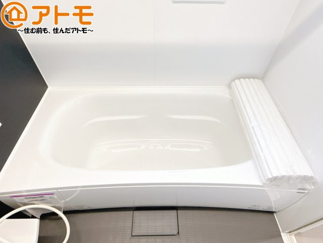 【浴室】 | 焼津市五ヶ堀之内　中古戸建 | 脚を伸ばしてリフレッシュ♪広々湯舟でお湯に浸かれば疲労回復効果につながります♪