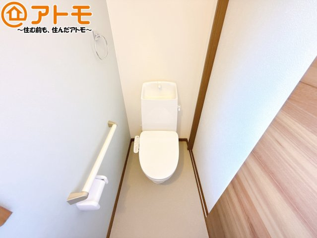 【トイレ】 | 焼津市五ヶ堀之内　中古戸建 | 毎日使うトイレだからこそ機能性を重視したいですよね！温水洗浄便座で快適な時間をお過ごしください♪