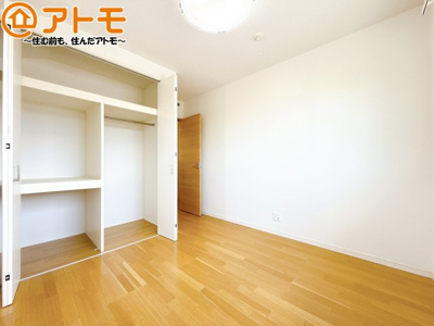 【子供部屋】 | 焼津市五ヶ堀之内　中古戸建 | 壁と床がシンプルな色合いだからこそ自分だけの空間を作れます♪お部屋作りのイメージは順調でしょうか♪