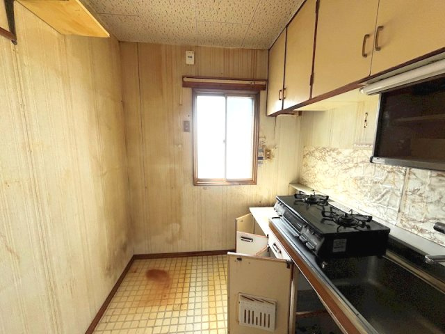 北見市寿町４丁目４番２１号　中古売家のキッチン|コンロは都市ガスを使用しております。
