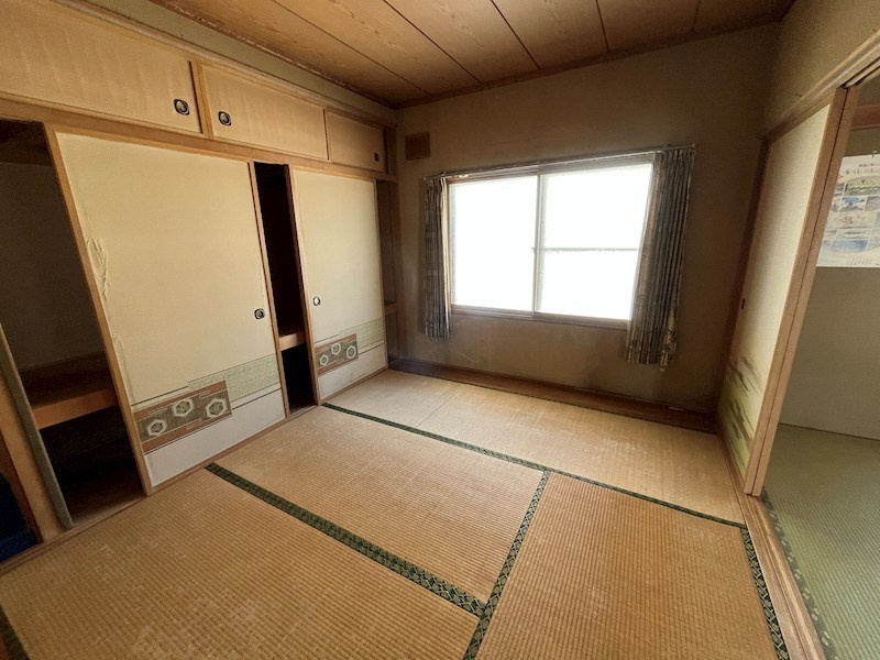 北見市寿町４丁目４番２１号　中古売家の和室|6帖和室は北東向きで、強い西日や南日のまぶしさが少ないので、少し畳や家具、本などが傷みにくい傾向があります。