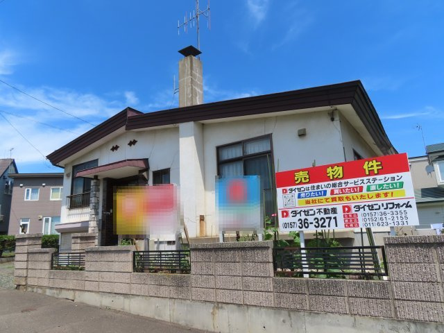 北見市寿町４丁目４番２１号　中古売家の外観|南東側外観です。角地で北西側道路(私道)に11.117m接道しています。